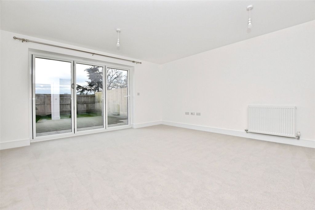 Property photo 3 of 14 Living/Dining