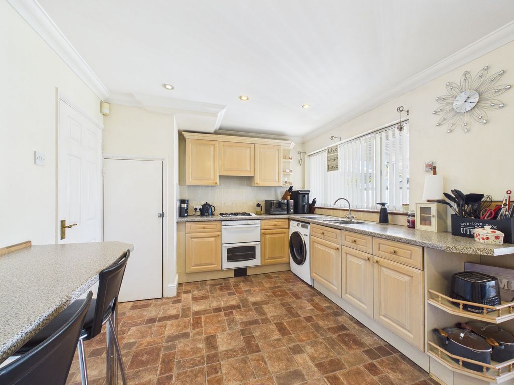 Property photo 3 of 27