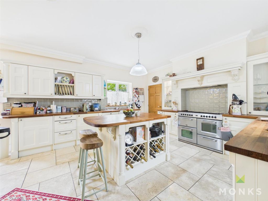 Property photo 3 of 34 Cam01420G0-Pr0768-Still018.Jpg