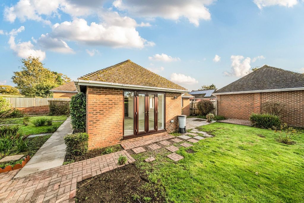 Property photo 2 of 18 1371654-5-68F757c3F043F.Jpg