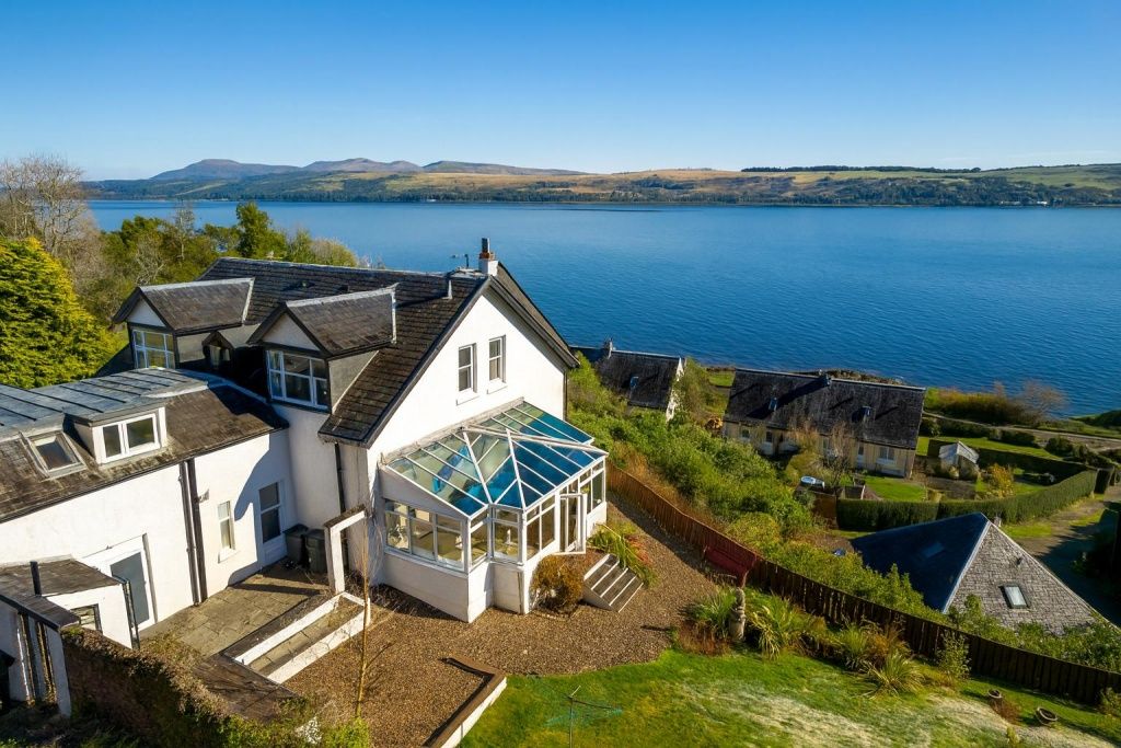 Property photo 2 of 26