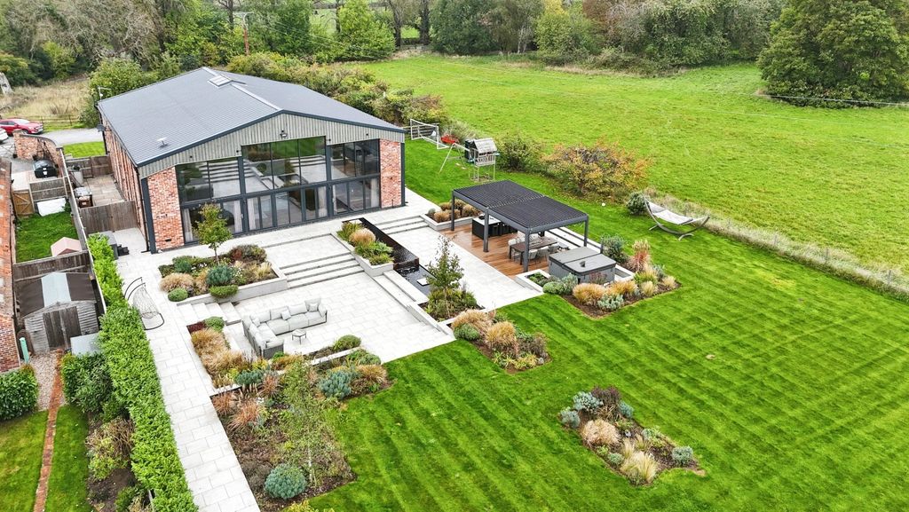 Property photo 1 of 38 4550322