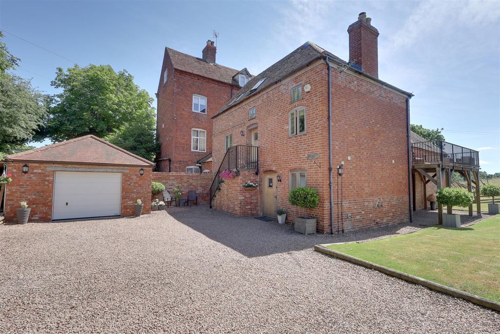 Property photo 1 of 31