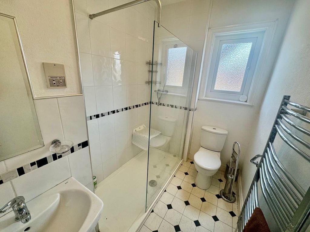 Property photo 2 of 15 Bathroom 3.Jpg