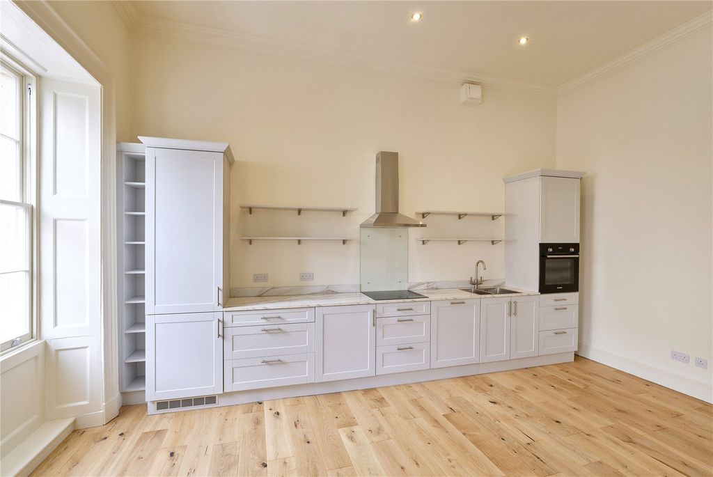 Property photo 2 of 15 Picture No. 04