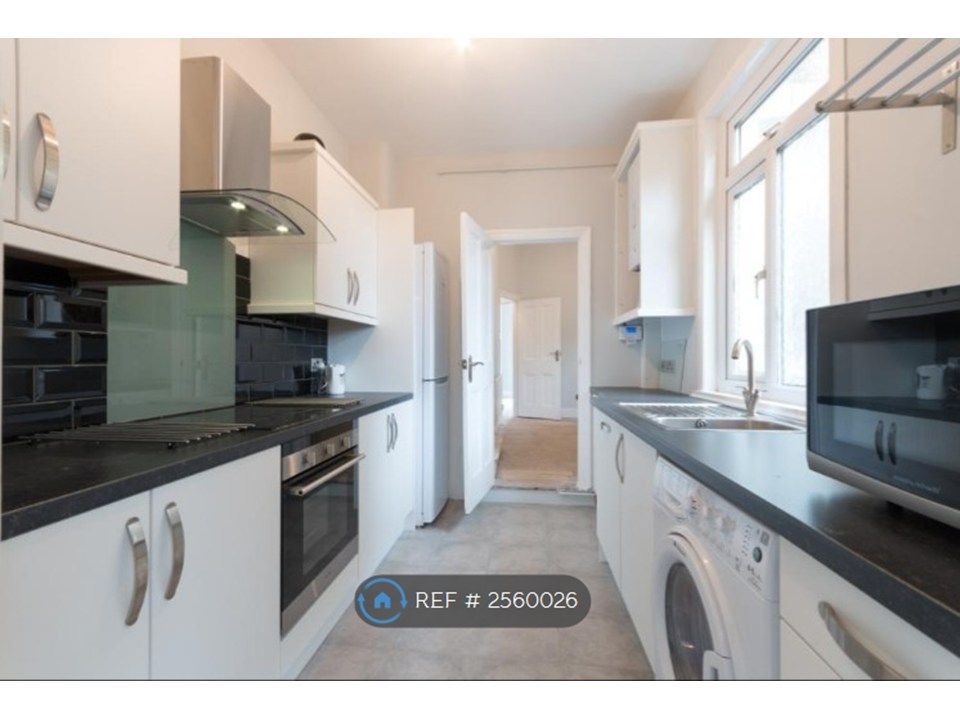 Property photo 1 of 10 Kitchen