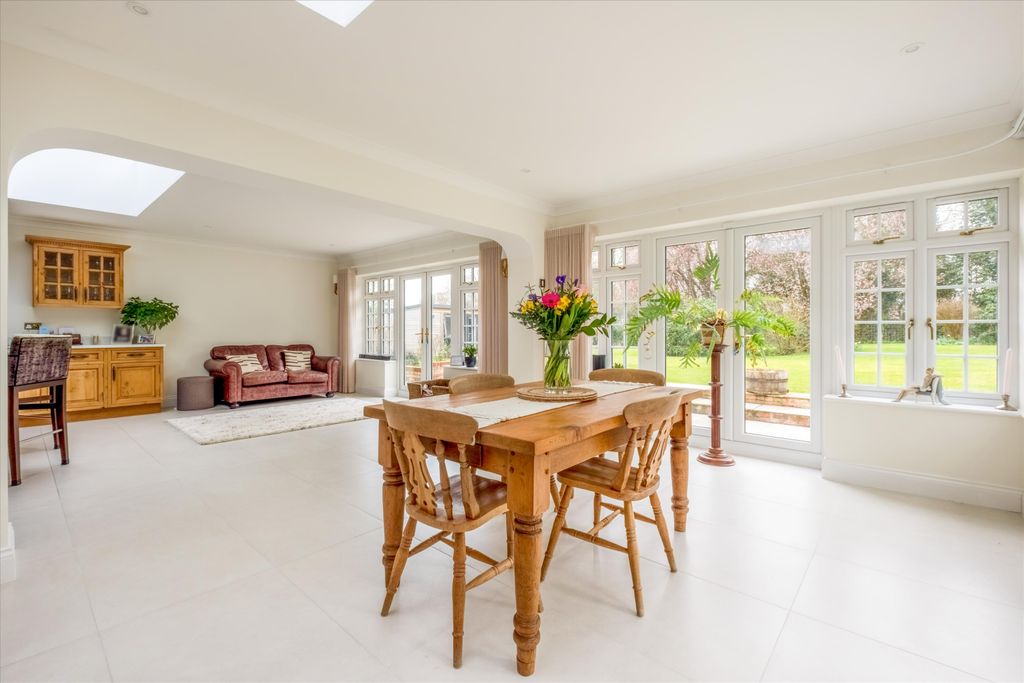 Property photo 3 of 33 Image