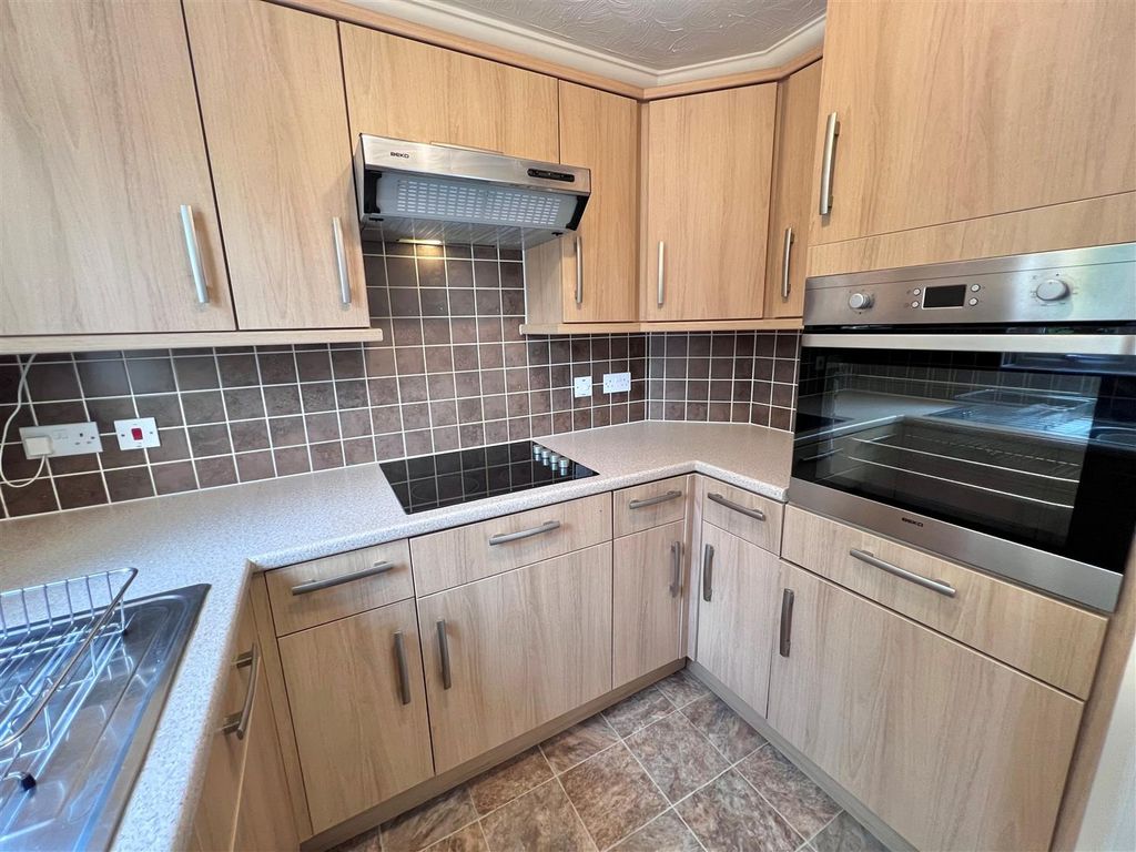 Property photo 3 of 12 Kitchen 2.Jpg