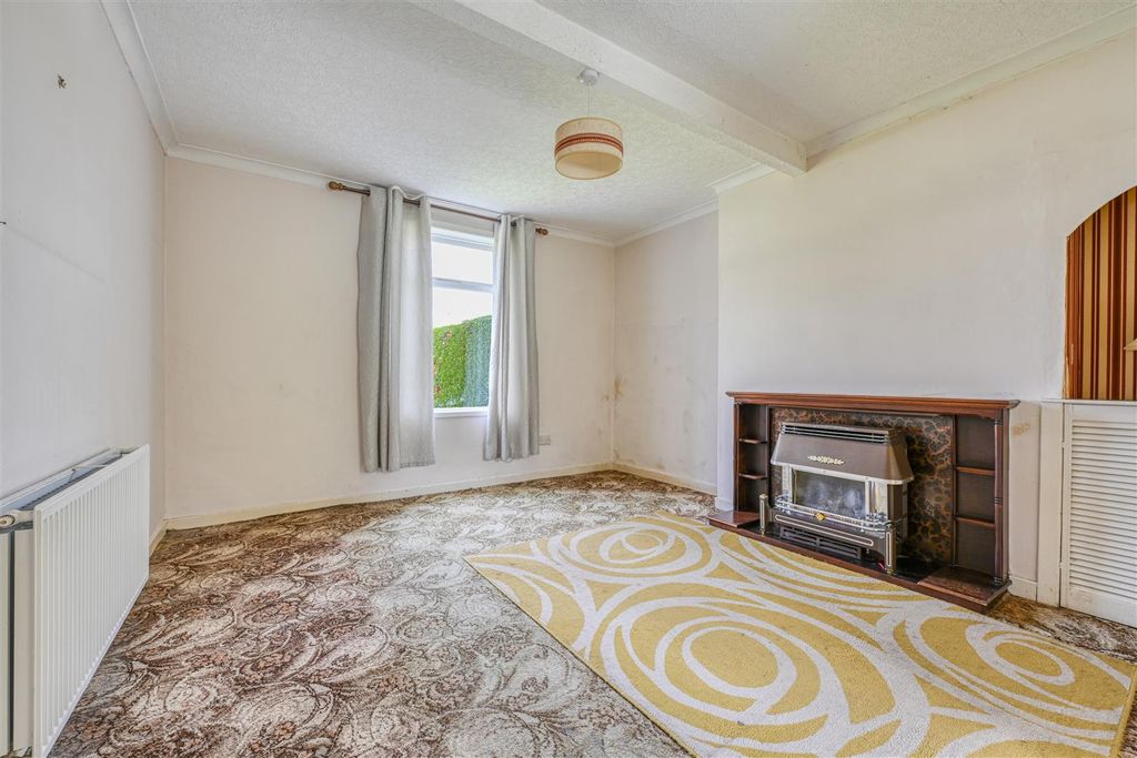 Property photo 2 of 8 Lounge