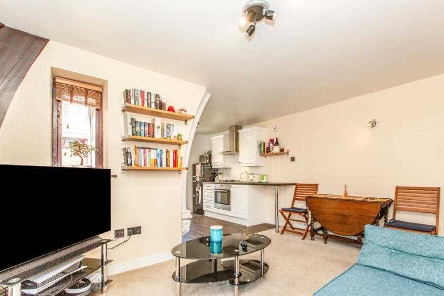 Property photo 2 of 10 Lounge