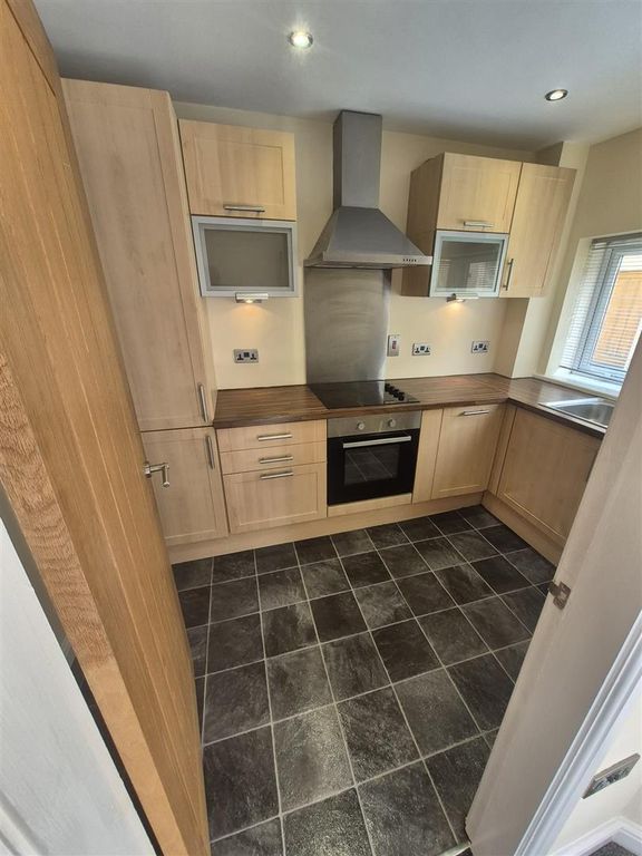 Property photo 3 of 14 Kitchen.Jpeg