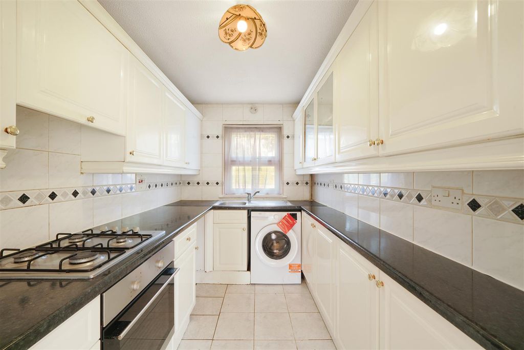Property photo 1 of 15 26 Tyrell Close - 7IV1Mbvcfvaduw9Axk0v.Jpg