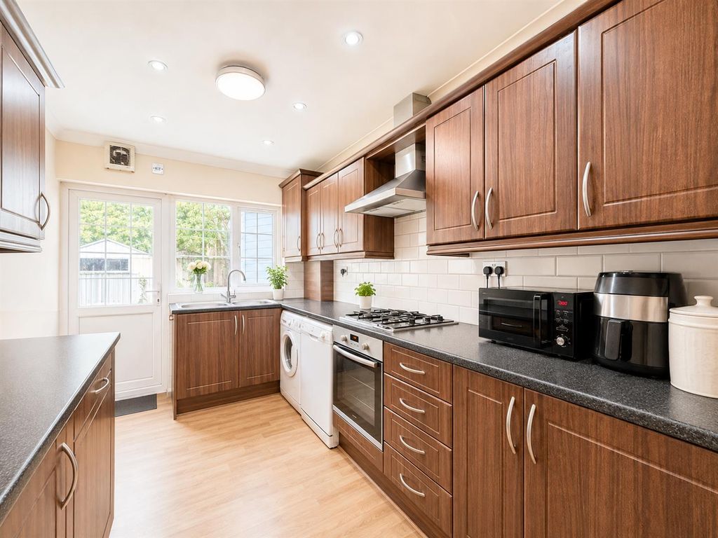 Property photo 1 of 10 Kitchen