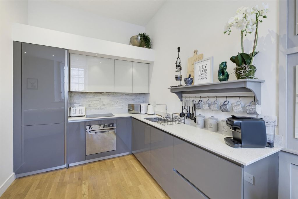 Property photo 3 of 23 Kitchen