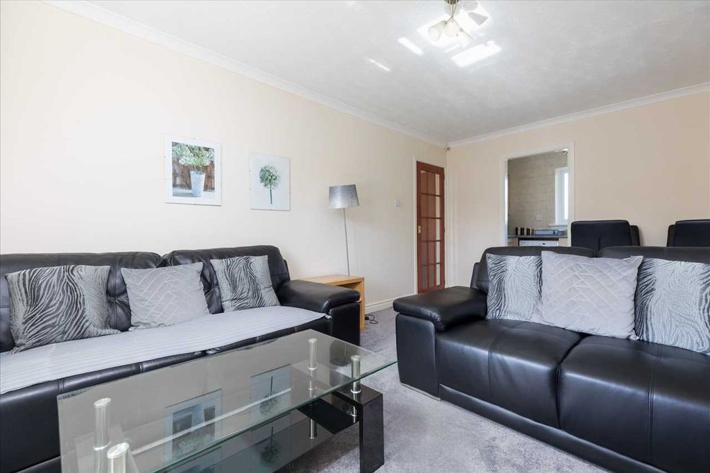 Property photo 3 of 11