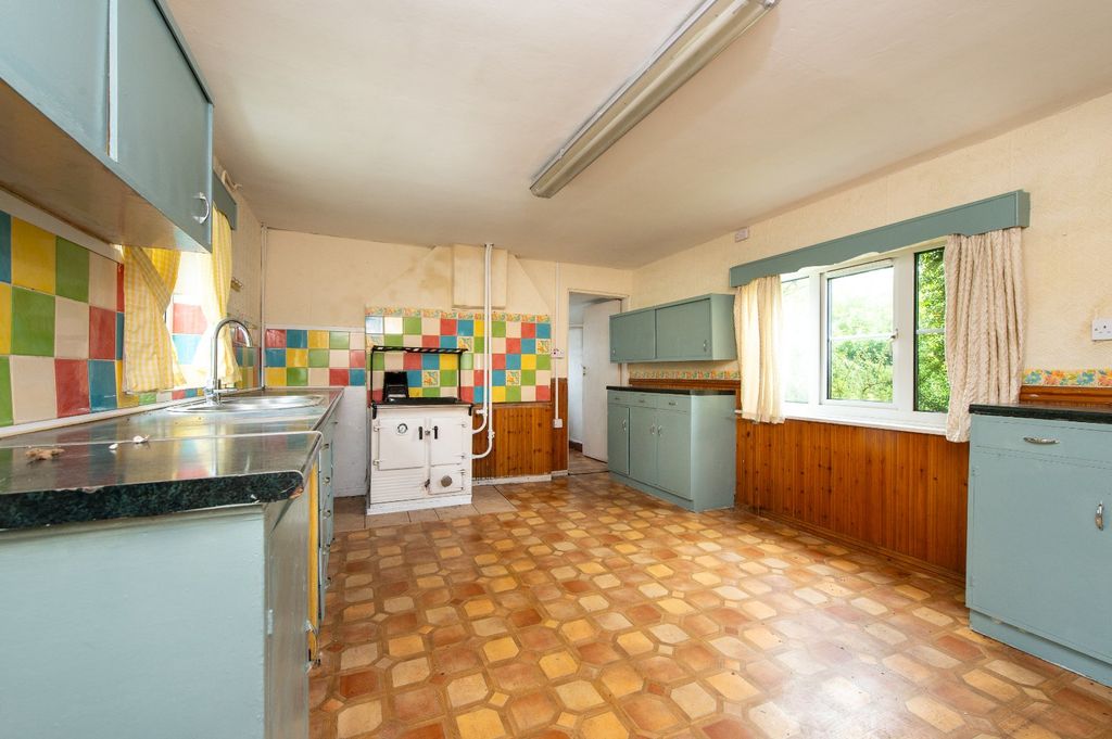 Property photo 3 of 6 Kitchen