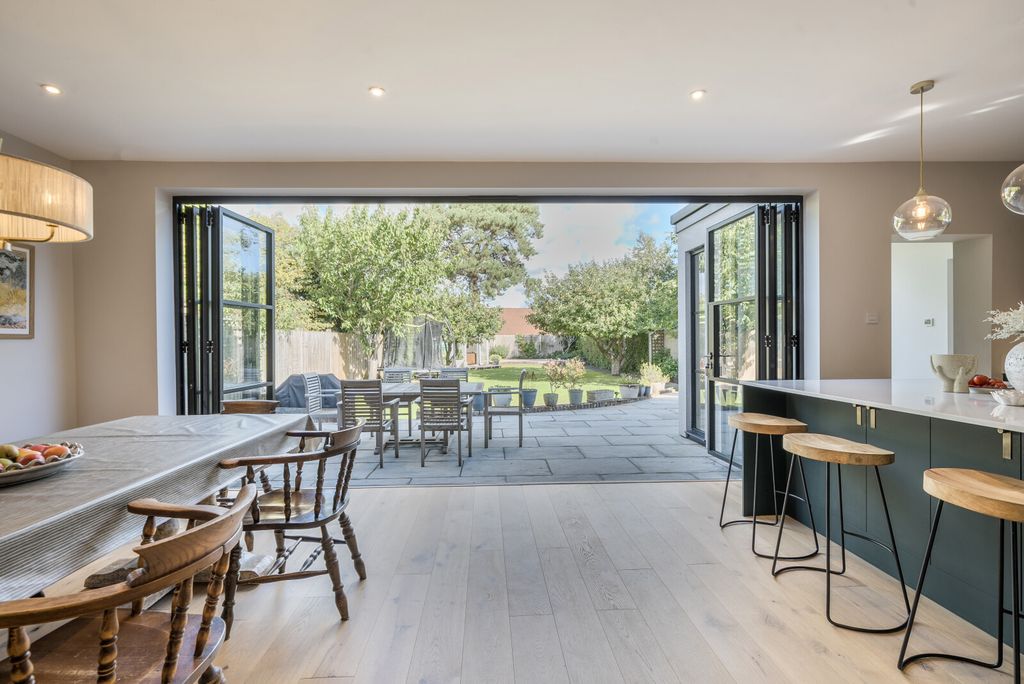 Property photo 3 of 28 1350083-17-68c00B...