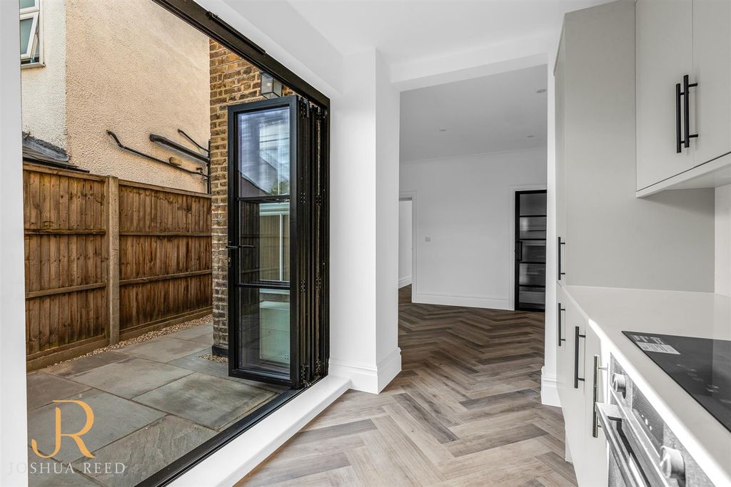 Property photo 3 of 18 Internal-7.Jpg