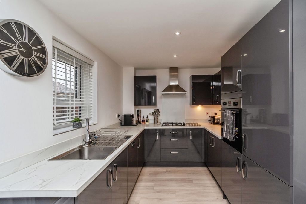 Property photo 1 of 20 Pbox-Img.Jpg