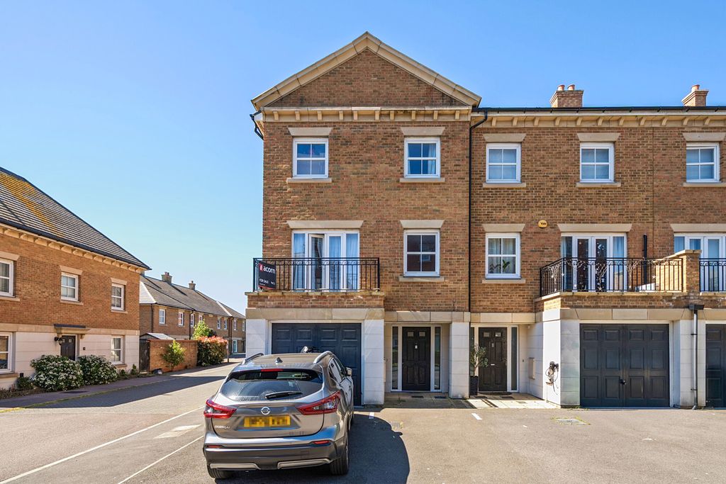 Property photo 1 of 18 External