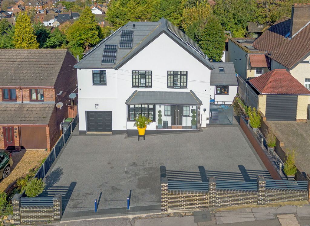 Property photo 1 of 28