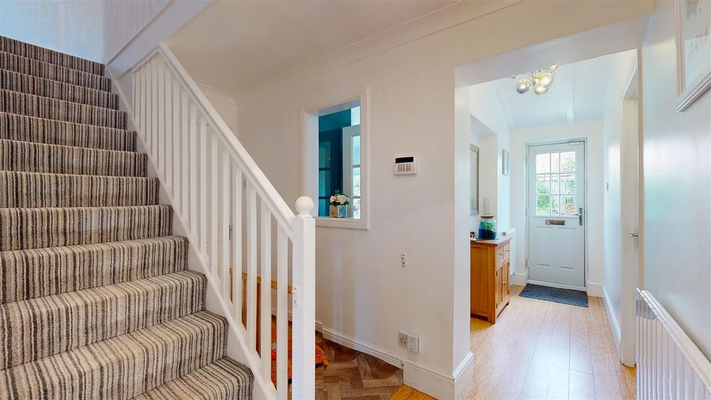 Property photo 3 of 33 Entrance