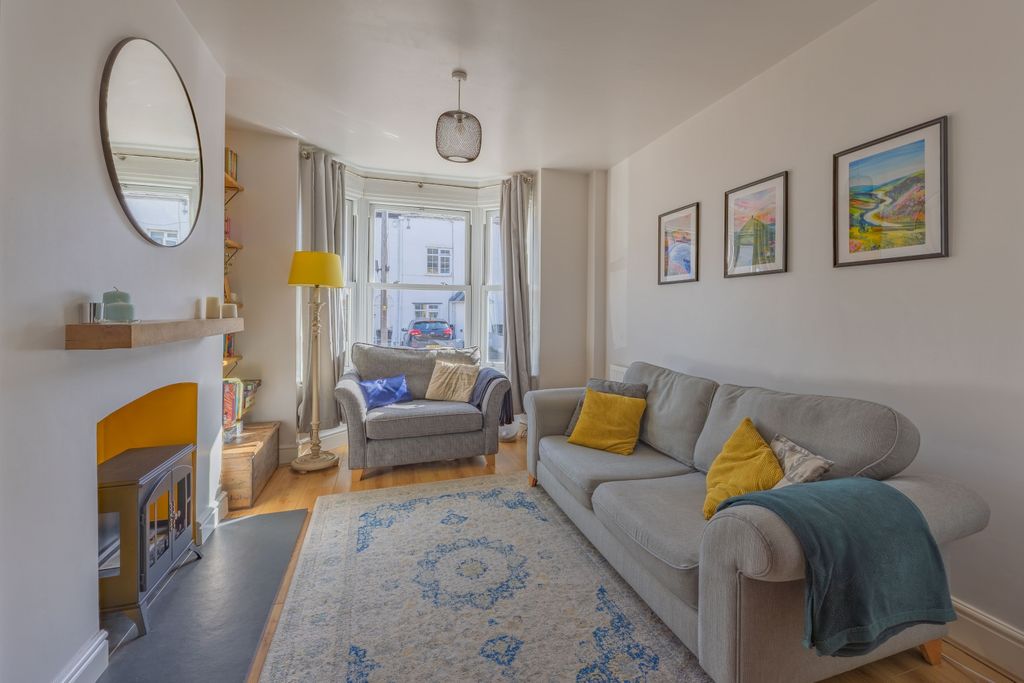 Property photo 2 of 24 Ewemove Taunton Alfred Street (22)