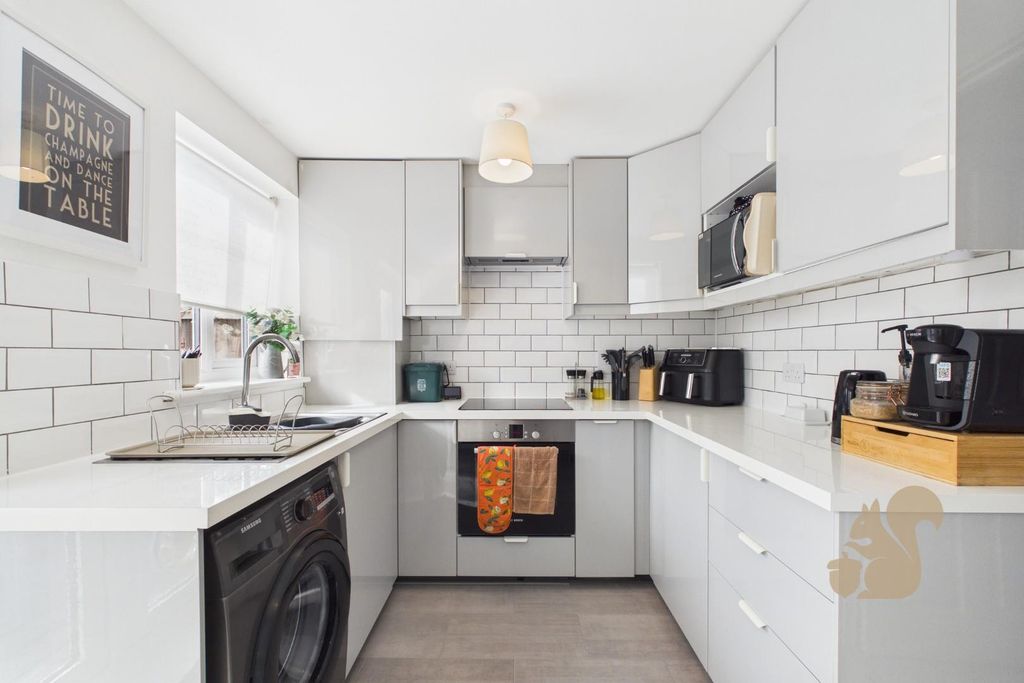 Property photo 3 of 27 Cam01659G0-Pr0781-Still006.Jpg