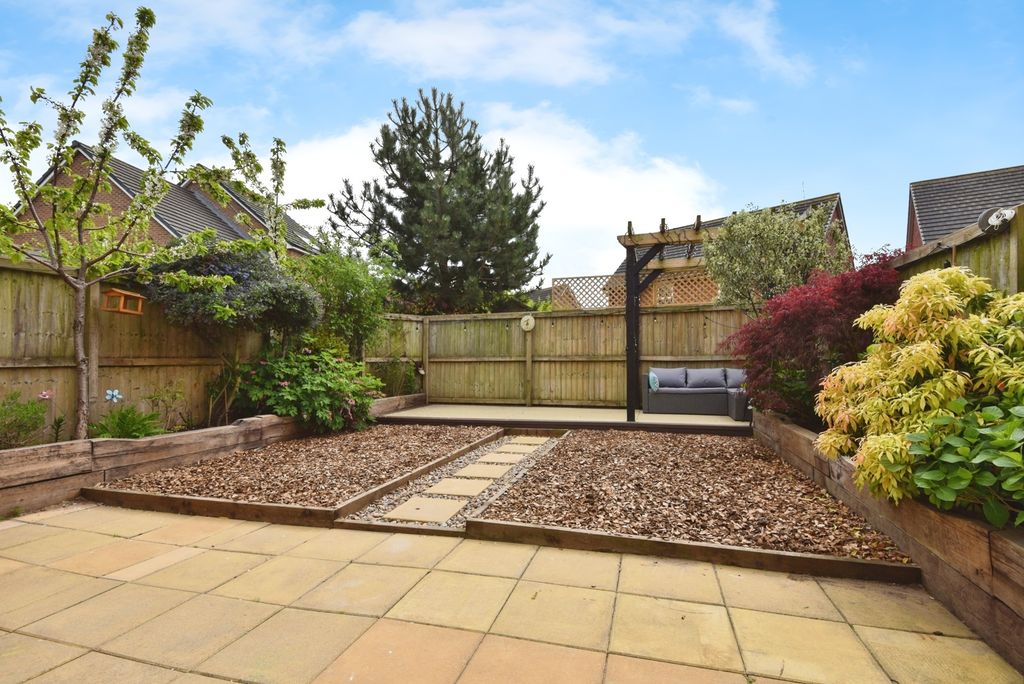 Property photo 2 of 17 Garden