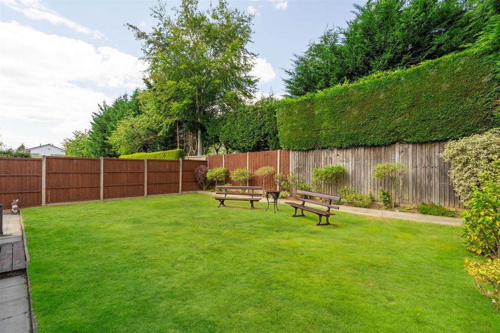 Property photo 2 of 14 93 Beauchamp Road_24.Jpg