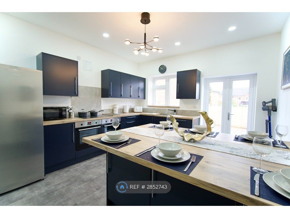 Property photo 3 of 18 Kitchen