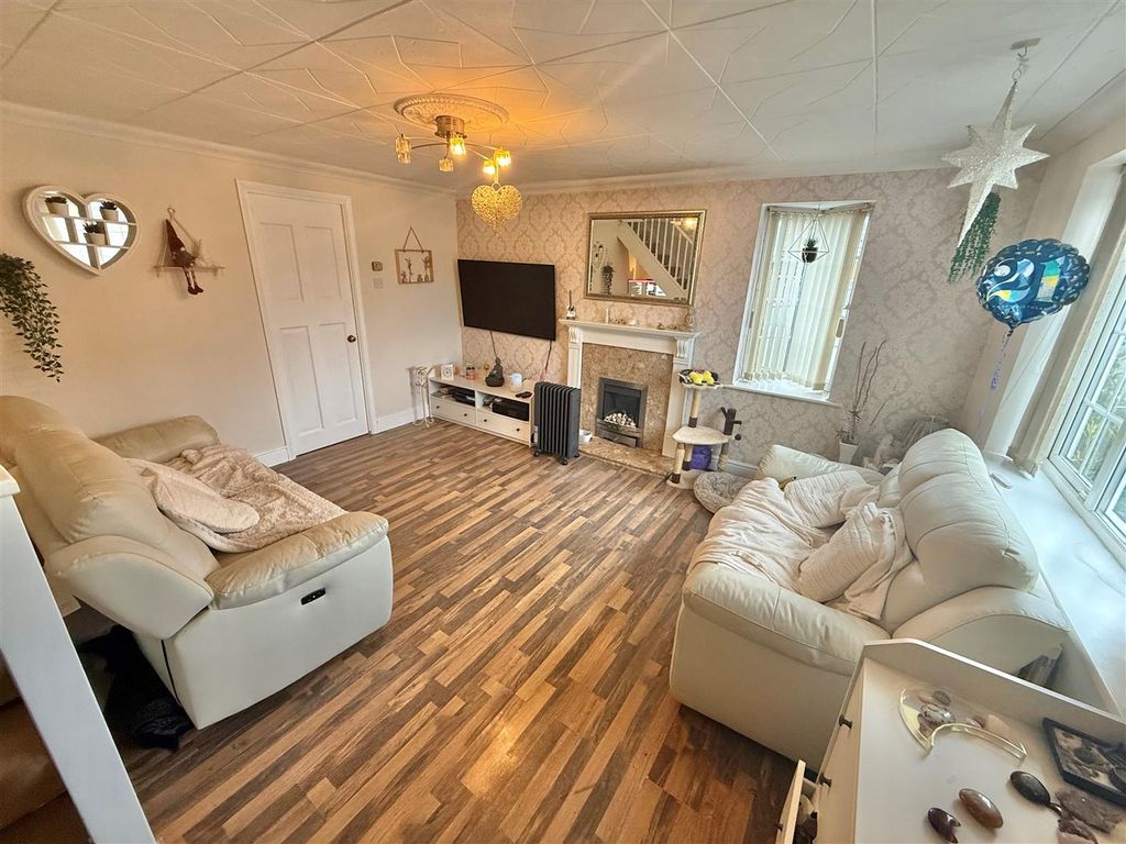 Property photo 2 of 10 Living Room