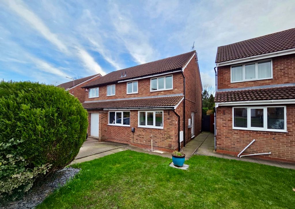 Property photo 1 of 15 Front And Driveway