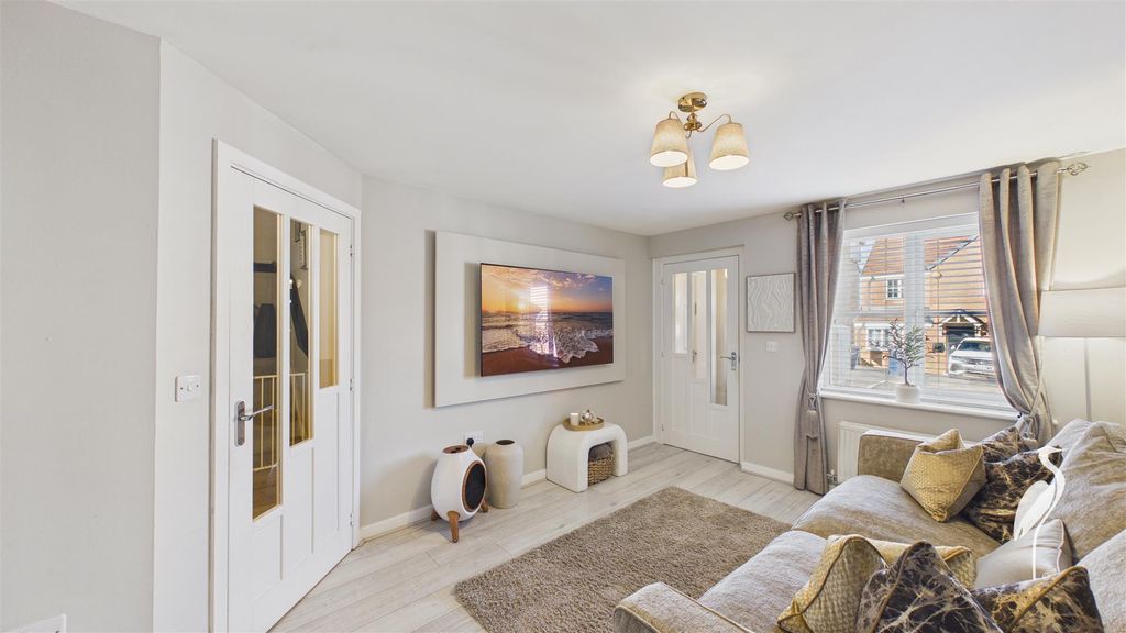 Property photo 3 of 36 Lounge