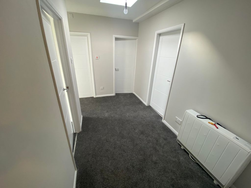 Property photo 2 of 8 Hallway