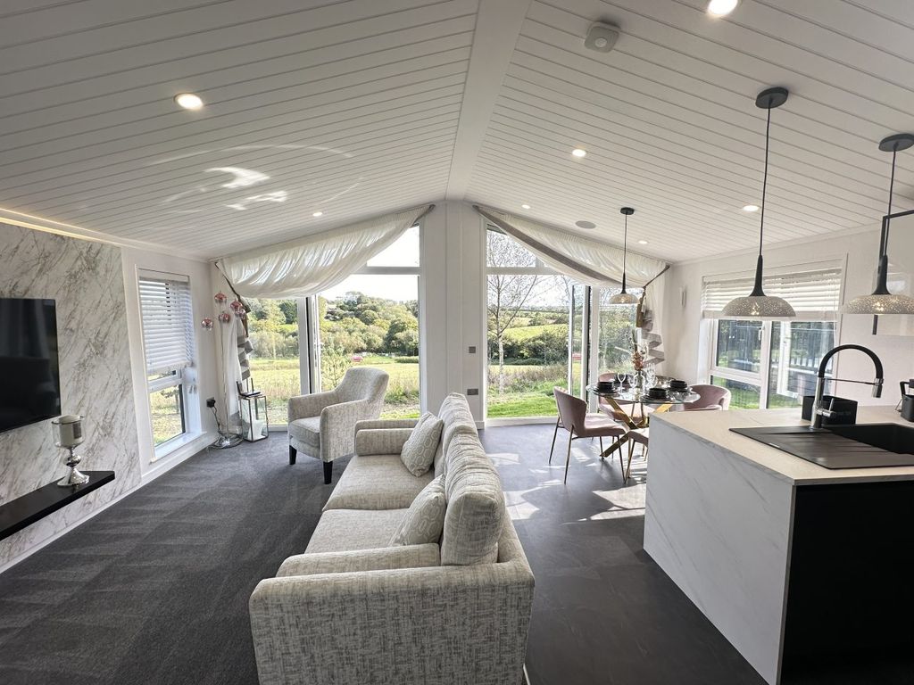 Property photo 1 of 17 Kingston Palazzo For Sale