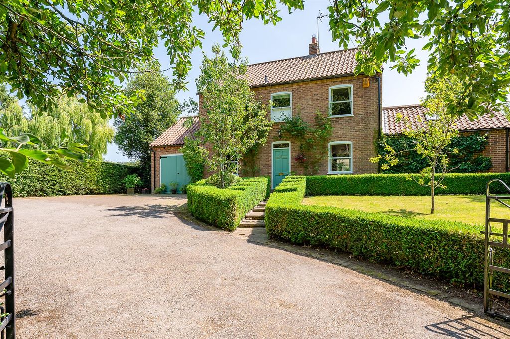 Property photo 2 of 55 Driveway