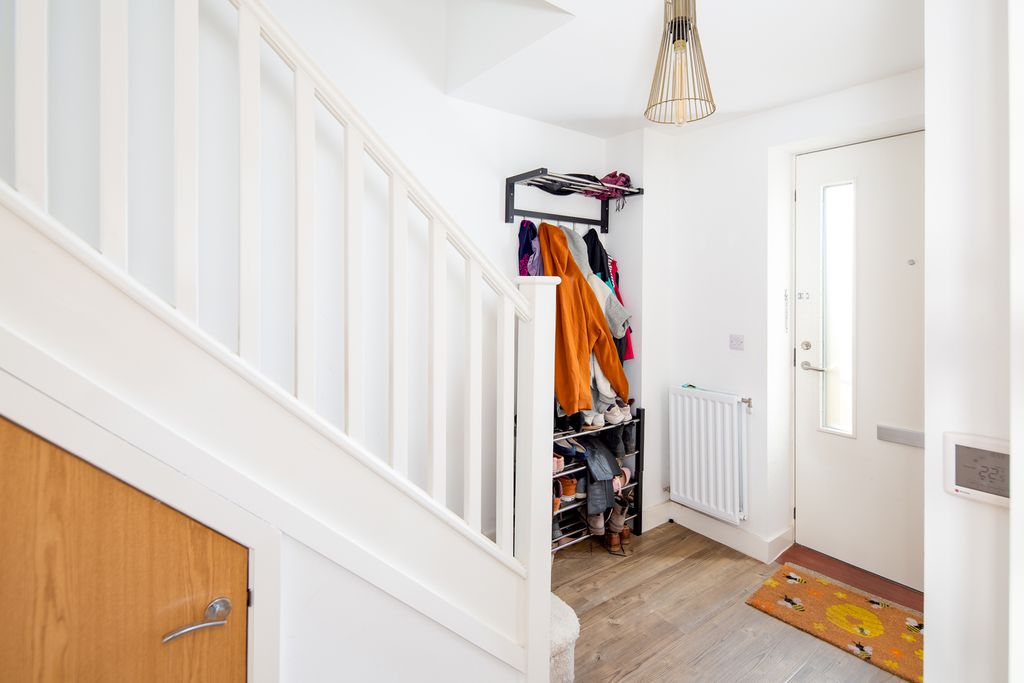 Property photo 2 of 16 Entrance Hall