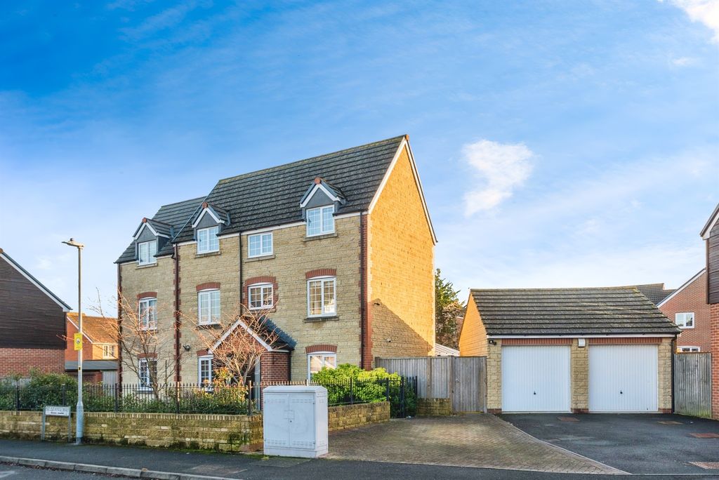 Property photo 1 of 21