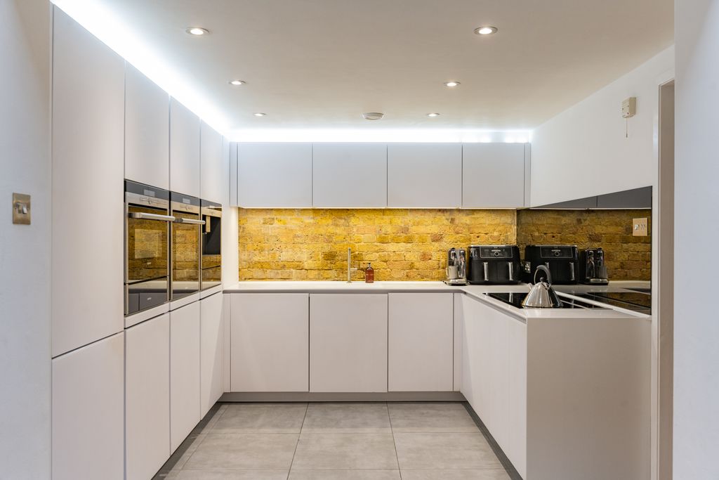 Property photo 3 of 16 Kitchen