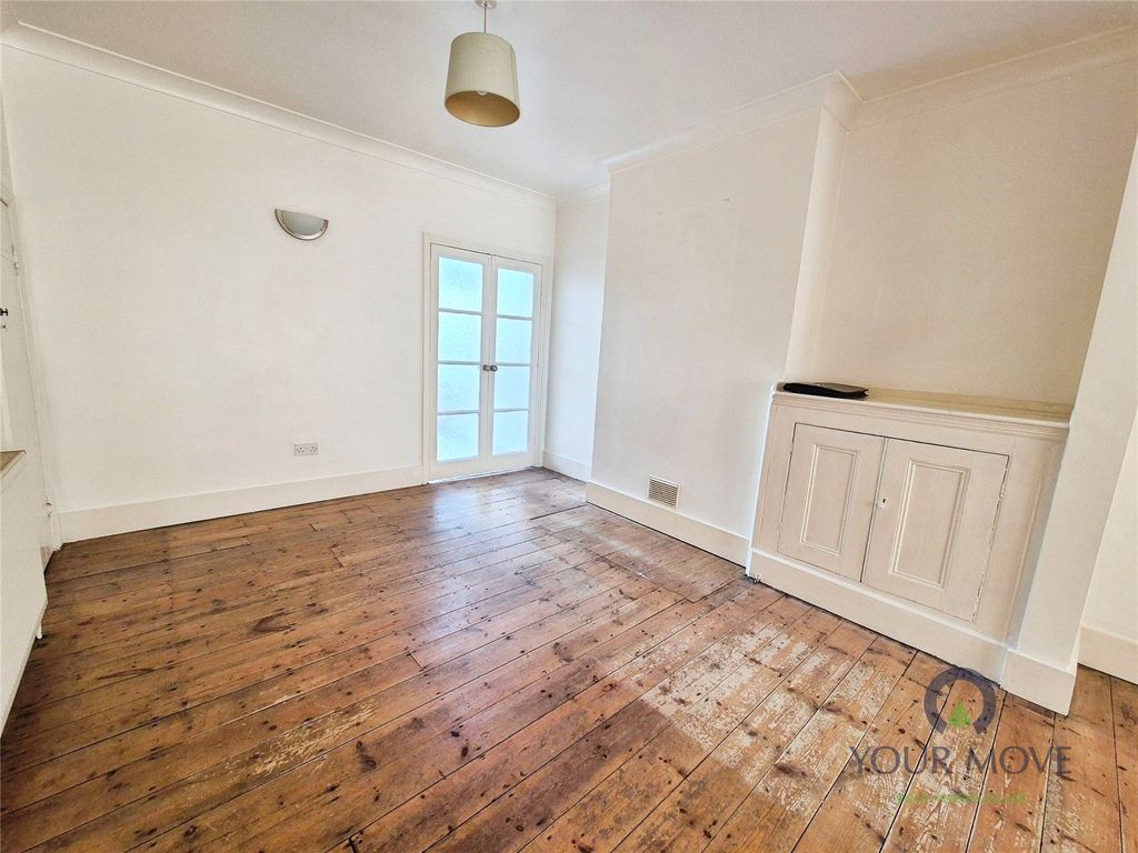 Property photo 3 of 16 Dining Area