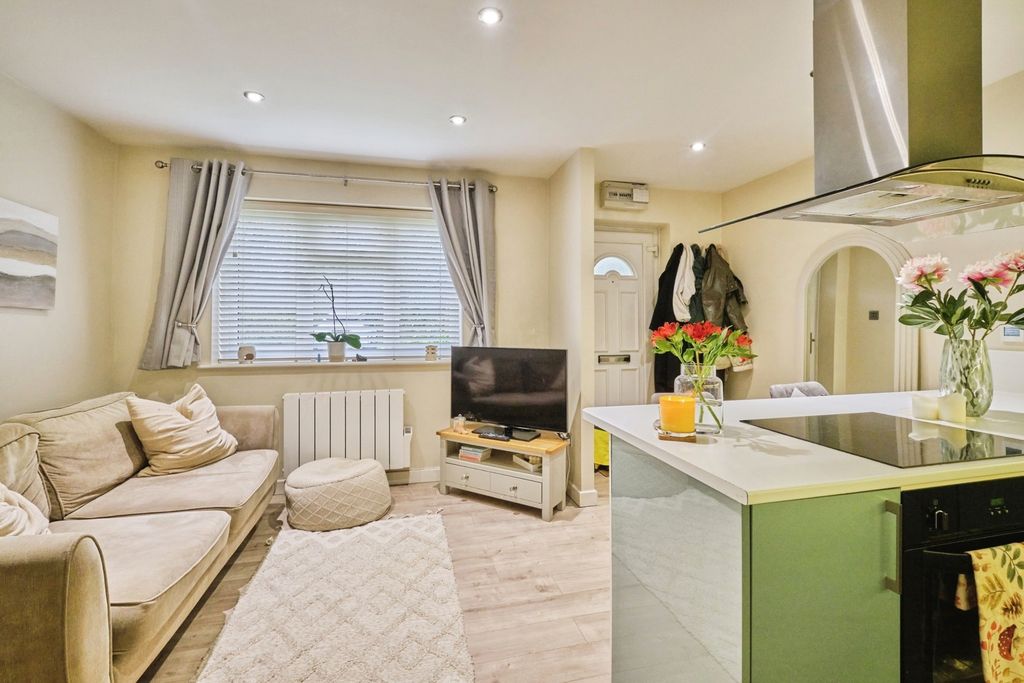 Property photo 3 of 15 Pbox-Img.Jpg