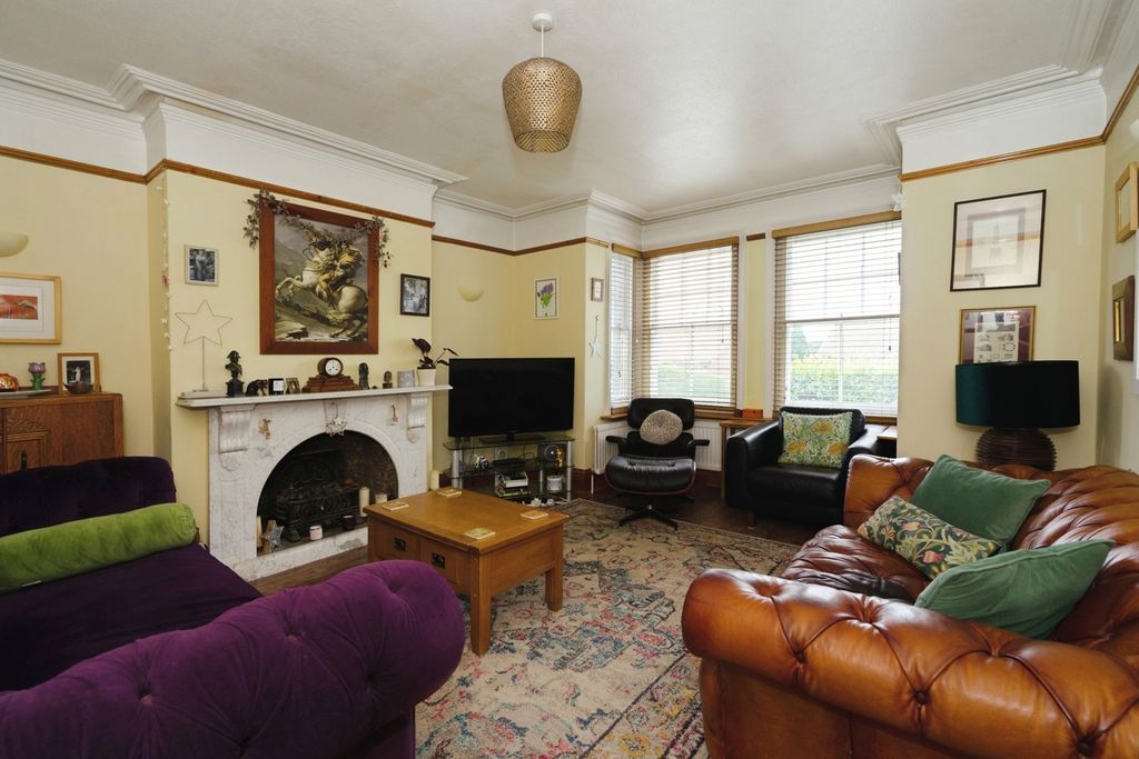 Property photo 2 of 17 Photo