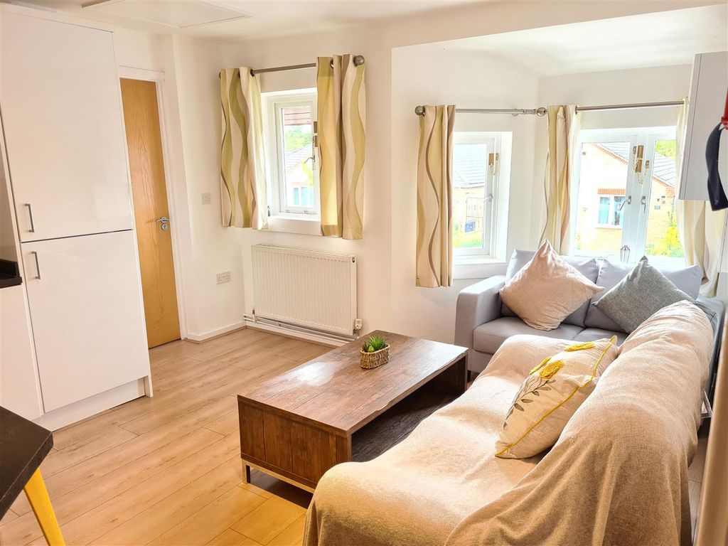 Property photo 2 of 10 20230913_131800- Living Room Start.Jpg