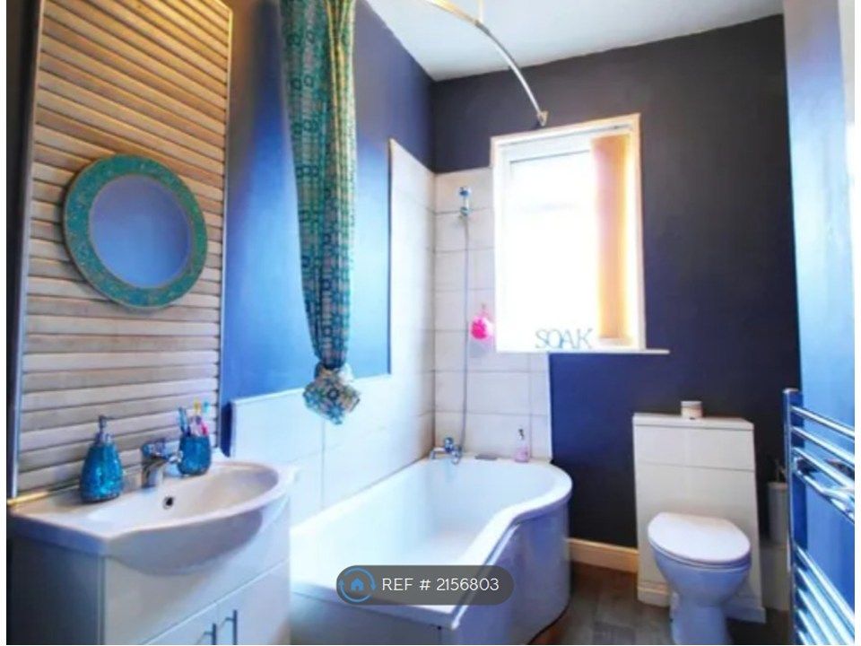 Property photo 2 of 7 Toliet