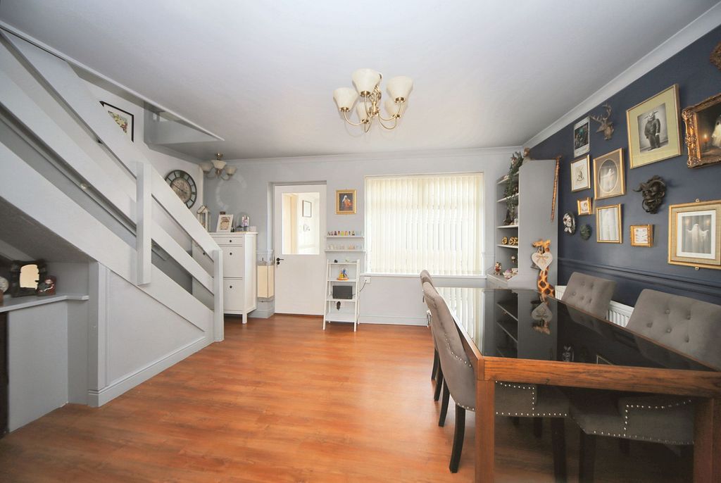 Property photo 2 of 25