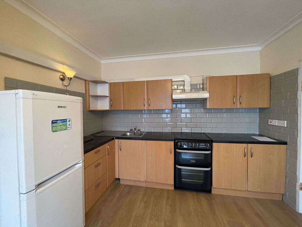 Property photo 2 of 6 Kitchen