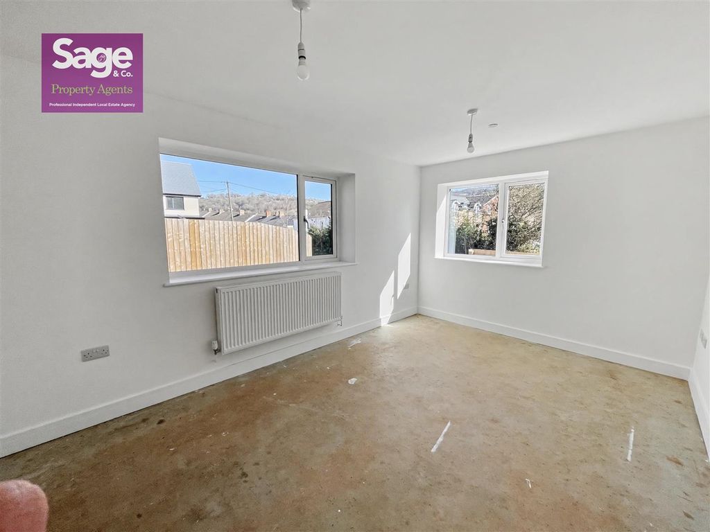 Property photo 3 of 32