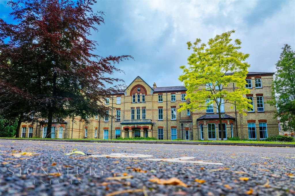 Property photo 1 of 13 Leavesden Court Front View.Jpg