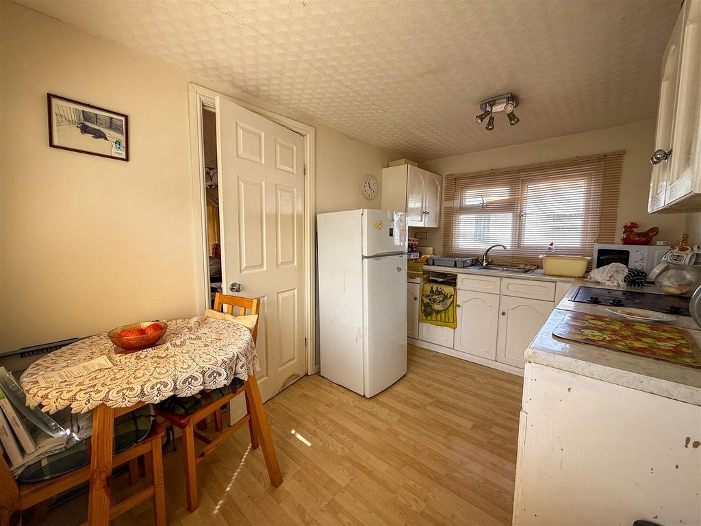 Property photo 3 of 7 Kitchen Diner